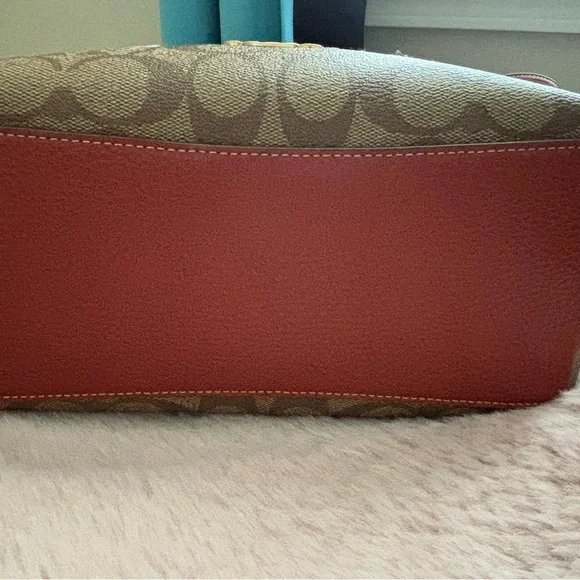 Coach X Peanuts Snoopy Elle File Signature Crossbody Bag with Character patches - Picture 6 of 16